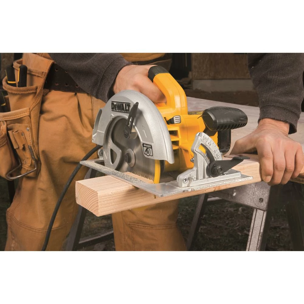 DEWALT Circular Saws 15-Amp 7-1/4-in Corded Circular Saw 4 DEWALT Circular Saws 15-Amp 7-1/4-in Corded Circular Saw - Image 4