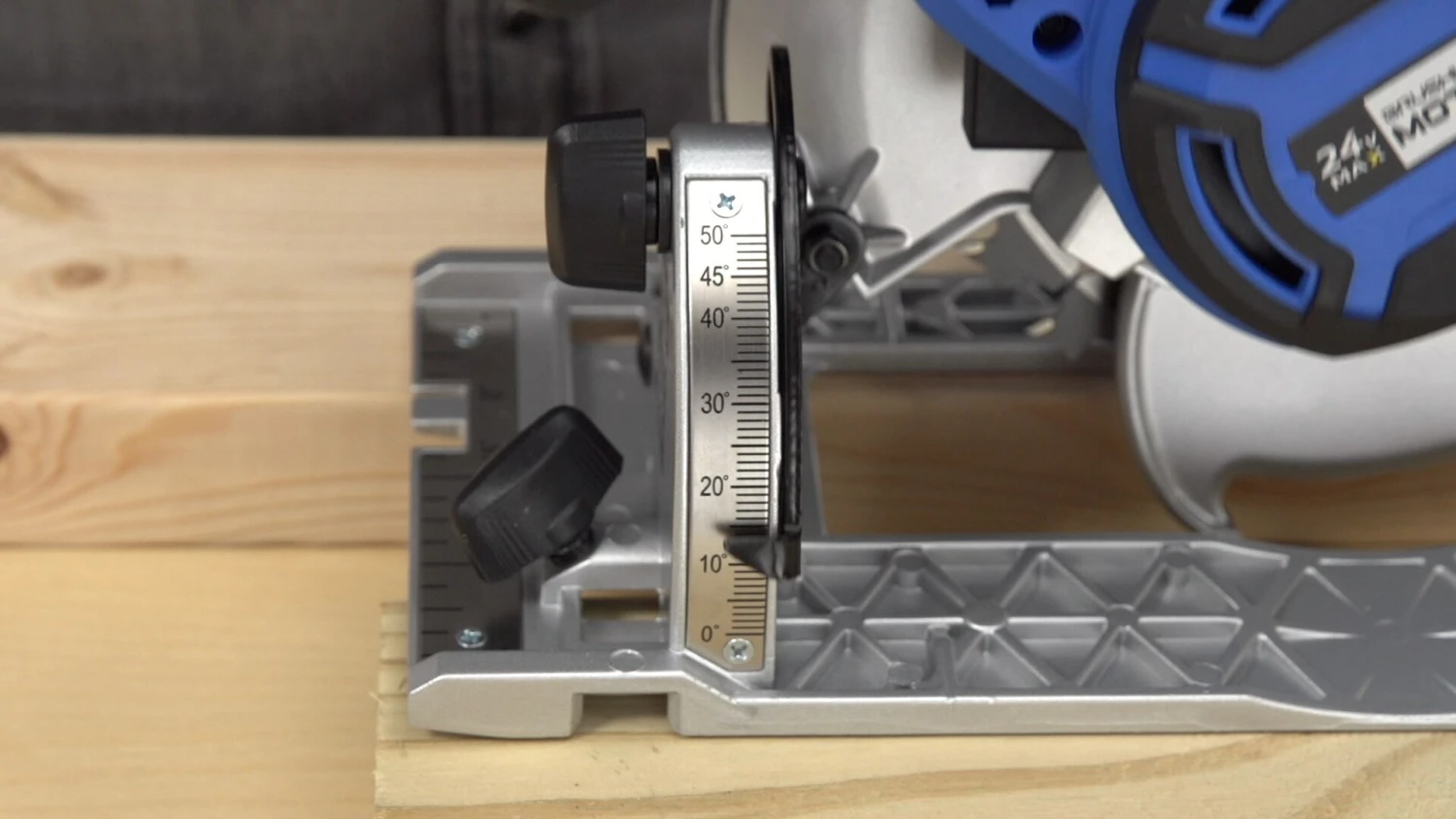 Kobalt Circular Saws 24-Volt Max 6-1/2-in Brushless Cordless Circular Saw Circular Saw 8 Kobalt Circular Saws 24-Volt Max 6-1/2-in Brushless Cordless Circular Saw Circular Saw - Image 8