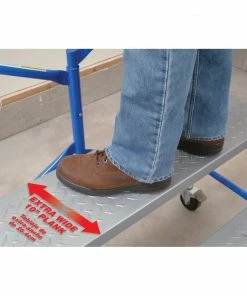 Werner Scaffolding 3.843-ft x 1.9-ft Steel Adjustable Portable Scaffold with 500 lbs. Capacity -Craftsman Sales Shop 08677751