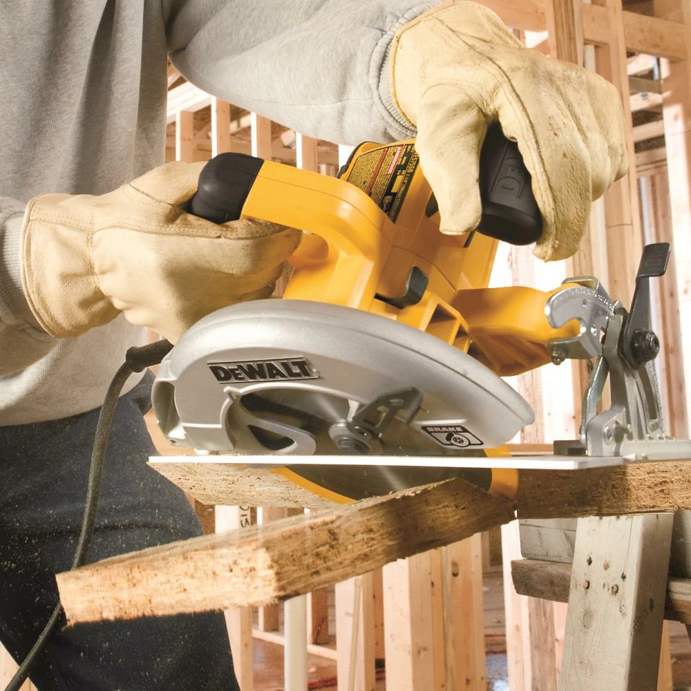 DEWALT Circular Saws 15-Amp 7-1/4-in Corded Circular Saw 6 DEWALT Circular Saws 15-Amp 7-1/4-in Corded Circular Saw - Image 6