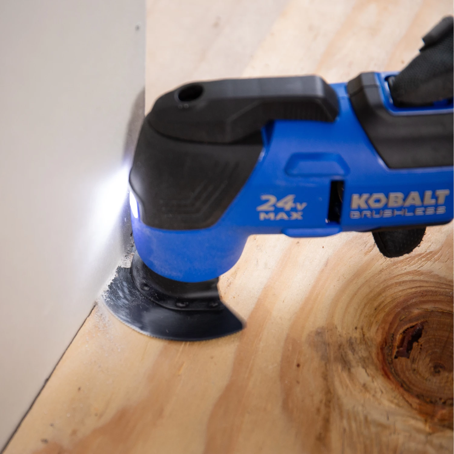 Kobalt Oscillating Tool Kits 18-Piece Brushless 24-volt Max Variable Speed Oscillating Multi-Tool Kit with Soft Case 9 Kobalt Oscillating Tool Kits 18-Piece Brushless 24-volt Max Variable Speed Oscillating Multi-Tool Kit with Soft Case - Image 9