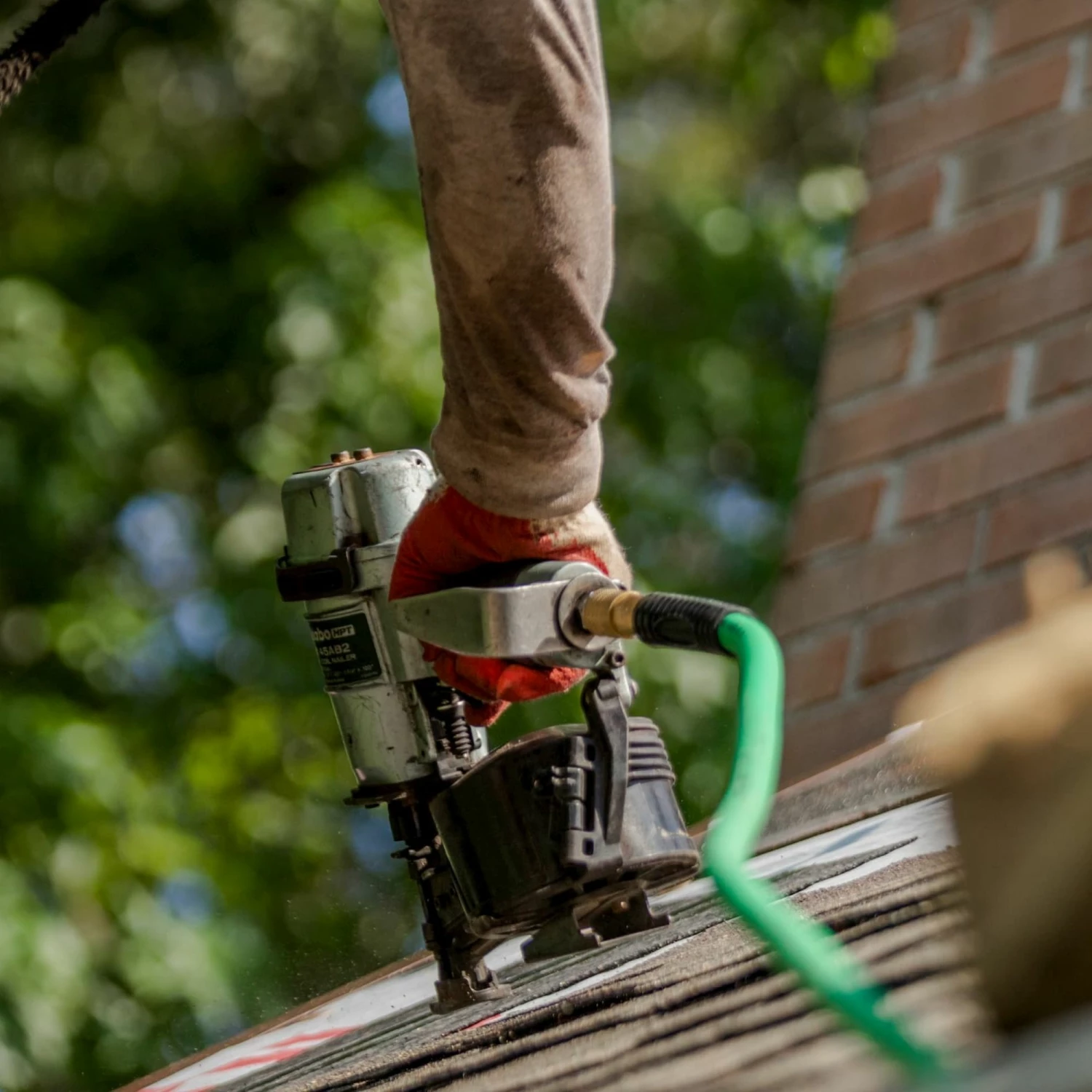 Metabo HPT Nailers 15-Degree Pneumatic Roofing Nailer 4 Metabo HPT Nailers 15-Degree Pneumatic Roofing Nailer - Image 4