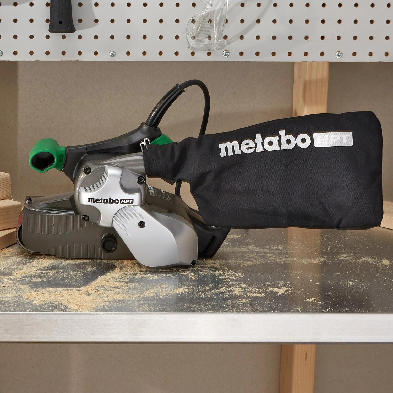 Metabo HPT Power Sanders 9-Amp Corded Belt Sander Dust Management 10 Metabo HPT Power Sanders 9-Amp Corded Belt Sander Dust Management - Image 10