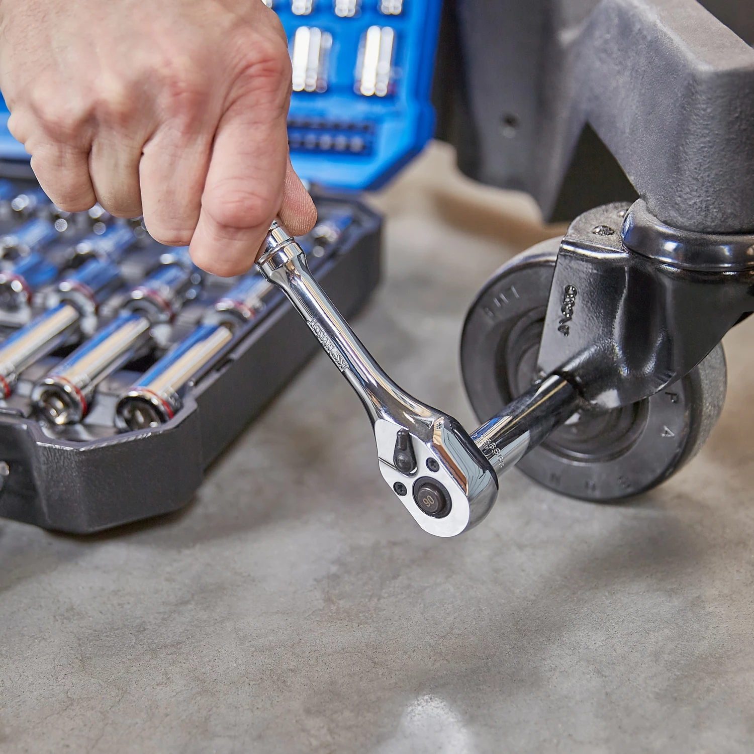 Kobalt Mechanics Tool Sets 118-Piece Standard (SAE) and Metric Combination Polished Chrome Mechanics Tool Set (3/8-in;) 2 Kobalt Mechanics Tool Sets 118-Piece Standard (SAE) and Metric Combination Polished Chrome Mechanics Tool Set (3/8-in;) - Image 2