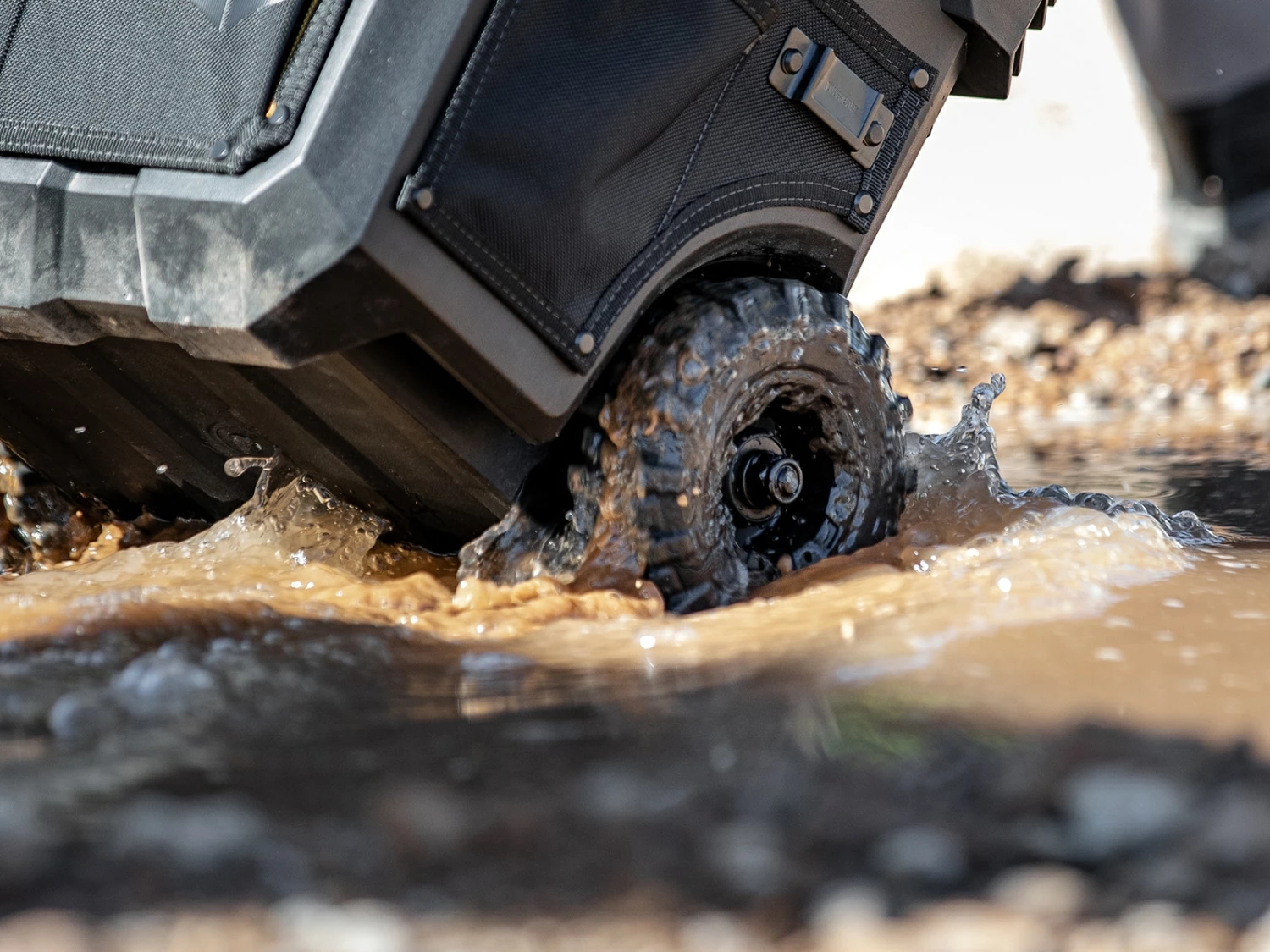TOUGHBUILT Tool Bags Massive Mouth Hard Bottom Large Black Polyester 14-in Zippered Rolling Tool Bag 4 TOUGHBUILT Tool Bags Massive Mouth Hard Bottom Large Black Polyester 14-in Zippered Rolling Tool Bag - Image 4