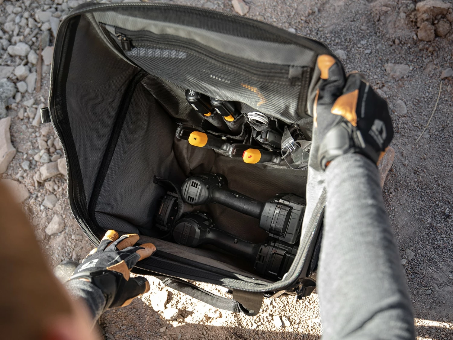 TOUGHBUILT Tool Bags Massive Mouth Hard Bottom Large Black Polyester 14-in Zippered Rolling Tool Bag 5 TOUGHBUILT Tool Bags Massive Mouth Hard Bottom Large Black Polyester 14-in Zippered Rolling Tool Bag - Image 5