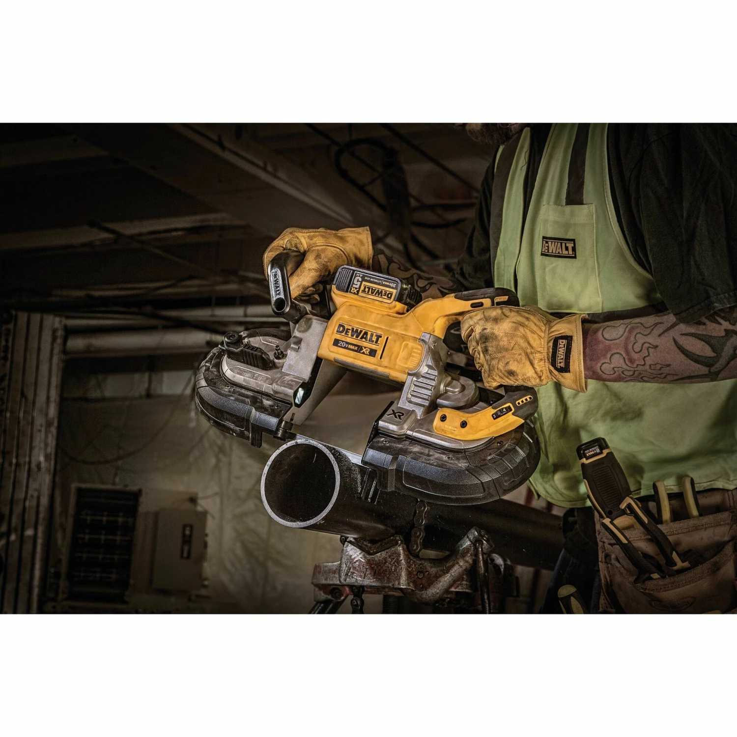 DEWALT Portable Band Saws 20-Volt 5-in Portable Band Saw 4 DEWALT Portable Band Saws 20-Volt 5-in Portable Band Saw - Image 4